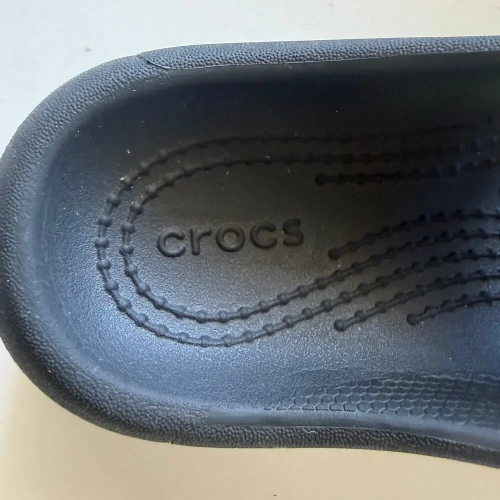CROCS classic v2